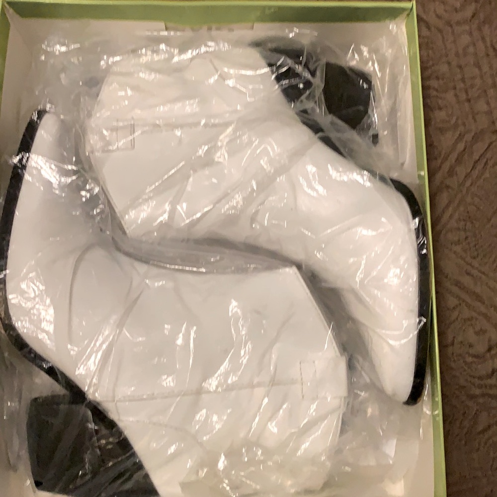 White Gianni Bini leather cowboy boot